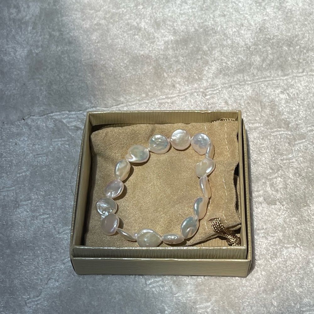 Freshwater pearls bracelet